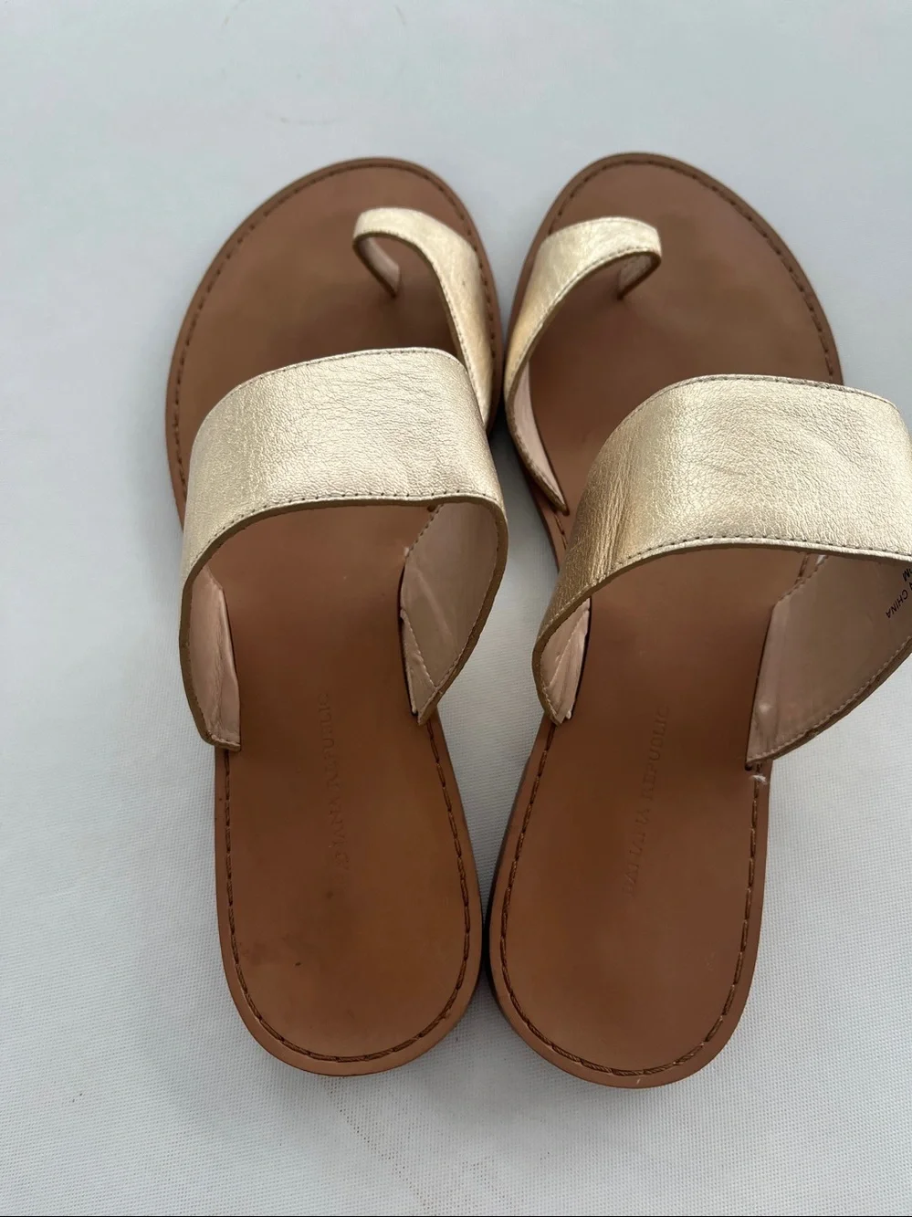 BANANA REPUBLIC Gold Toe Ring  Leather Slide Sandals. NWOT SZ:9